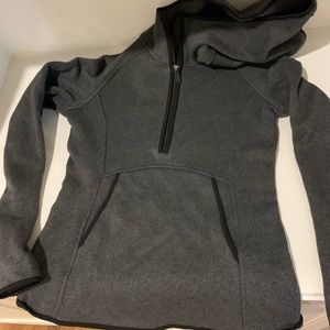 Make offers! Great condition size 4 lulu pullover!